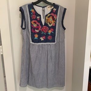 Savanna Jane small stress w/ embroidery detail